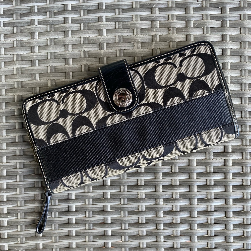 Coach signature black & white bifold snap front wallet